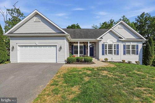 35 Kanawha Ct, FALLING WATERS, WV, 25419-1200 | Card Image