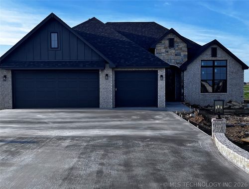 5677 E 136th St N, Collinsville, OK, 74021 | Card Image