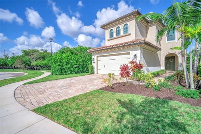 235 Sw 113th Ln, House other with 4 bedrooms, 3 bathrooms and null parking in Pembroke Pines FL | Image 1