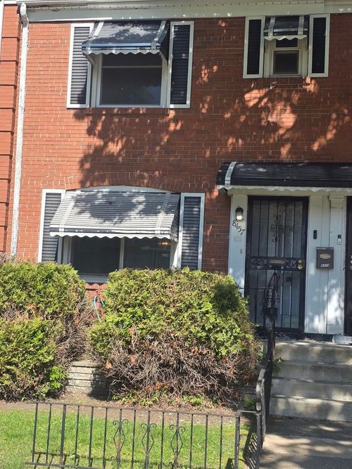 8457 S Bennett Ave, Chicago, IL, 60617-2254 | Card Image