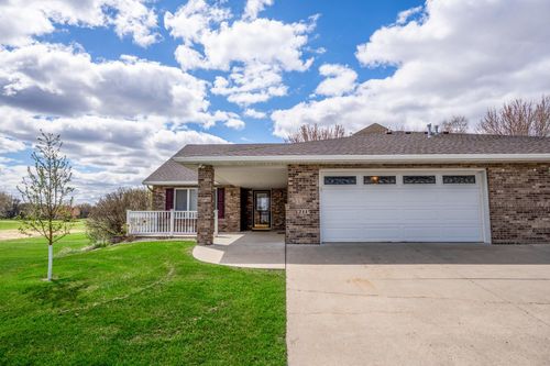 211 Valley View Drive Se, Willmar, MN, 56201 | Card Image
