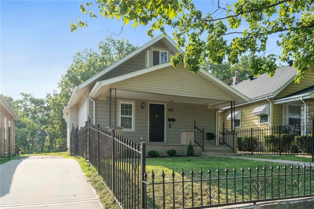 Ewing Ave, Kansas City, MO 64126