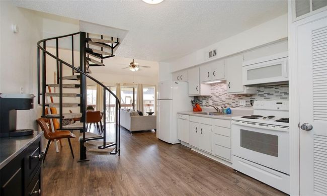 APT-212B - 12900 Walden Rd, Townhouse with 1 bedrooms, 2 bathrooms and null parking in Montgomery TX | Image 4