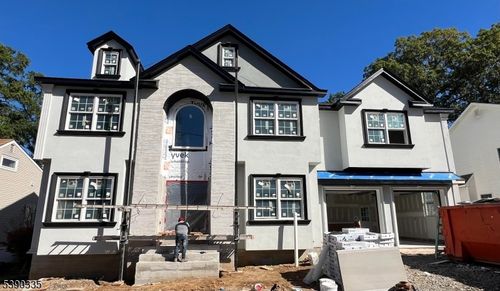 240 Atlantic Dr, Parsippany, NJ, 07054-2442 | Card Image