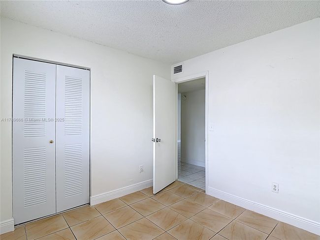 5863 - 5863 W 28 Th Ave, Condo with 2 bedrooms, 2 bathrooms and null parking in Hialeah FL | Image 13