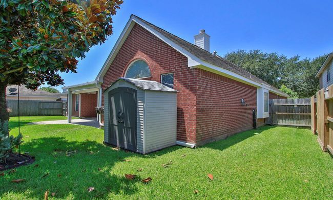 Storage shed for all your gardening tools! | Image 37