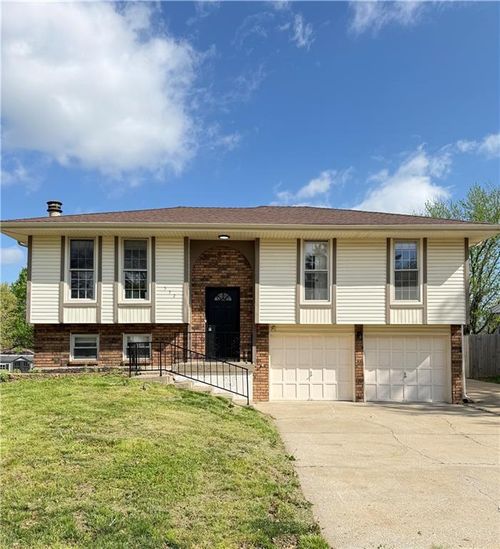 532 Ne 98th Pl, Kansas City, MO, 64155-2046 | Card Image