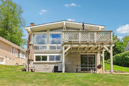 501 South St, Barrington, IL, 60010-4548 | Card Image