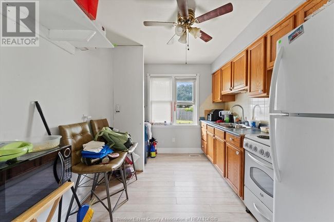 1033 Harrison Ave, House other with 3 bedrooms, 2 bathrooms and null parking in Windsor ON | Image 8