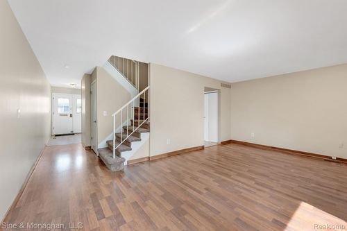 1921 Wickham St, Royal Oak, MI, 48073-1120 | Card Image