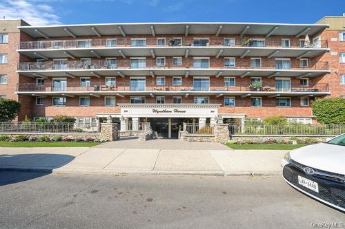 331-200 Atlantic Ave, Hempstead, NY, 11550-1139 | Card Image