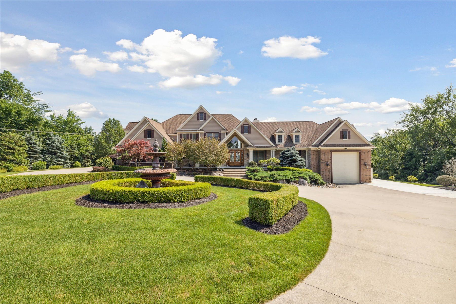 Longview Dr, Lapeer, MI 48446