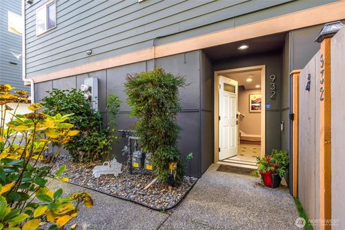 932 N 96th St, Seattle, WA, 98103-3208 | Card Image