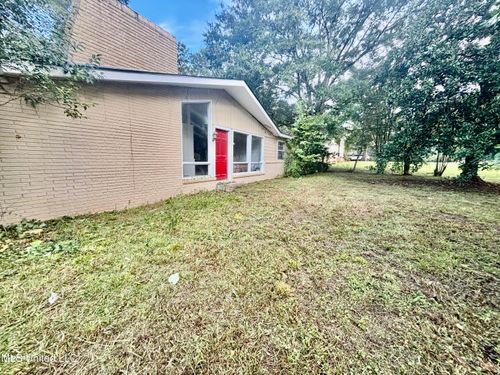 812 Union St, Gloster, MS, 39638-3556 | Card Image