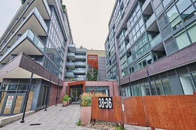 213 - 38 Howard Park Ave, Condo with 1 bedrooms, 2 bathrooms and 1 parking in Toronto ON | Image 1