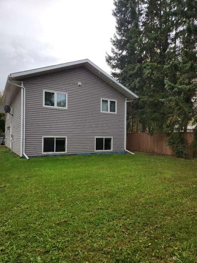 4832-57Ave 57 Ave, House other with 3 bedrooms, 1 bathrooms and 3 parking in High Prairie AB | Image 2