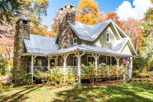 35 Trillium Ct, Sapphire, NC, 28774-6700 | Card Image