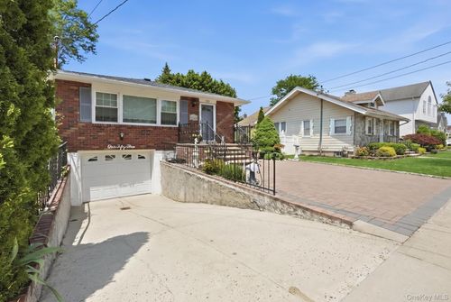 153 Davison Ave, Lynbrook, NY, 11563-1536 | Card Image