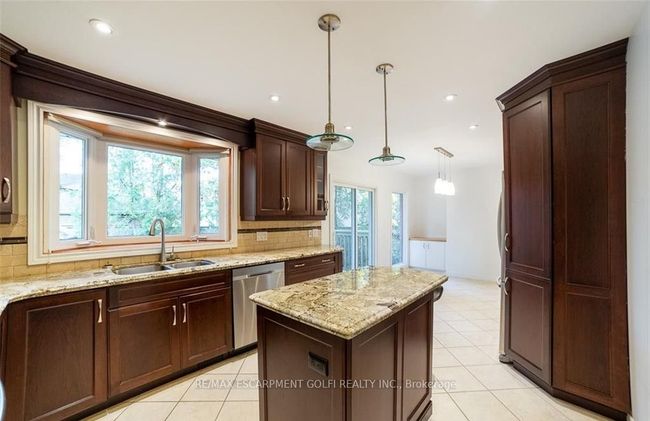 125 Lakeside Dr, House other with 4 bedrooms, 2 bathrooms and 4 parking in Grimsby ON | Image 7