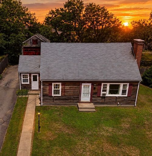 73 Lindy Ave, Riverside, RI, 02915-2615 | Card Image