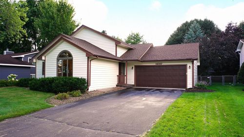 14387 Everest Ave, Apple Valley, MN, 55124-8011 | Card Image