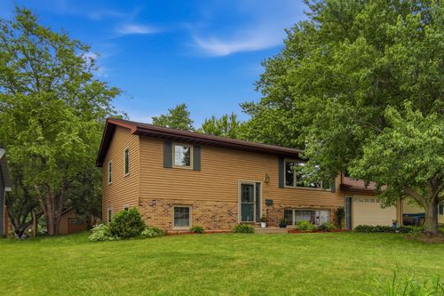 323 7th St Sw, Eyota, MN, 55934-9079 | Card Image