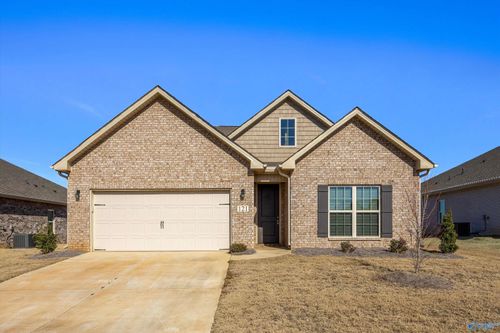 121 Heritage Lakes Blvd, New Market, AL, 35761-6609 | Card Image