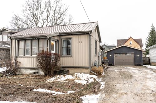 39 William St, St Marys, ON, N4X0C3 | Card Image