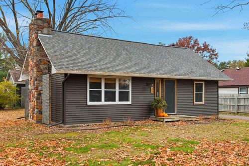 325 Stewart Ave, Mora, MN, 55051-1747 | Card Image