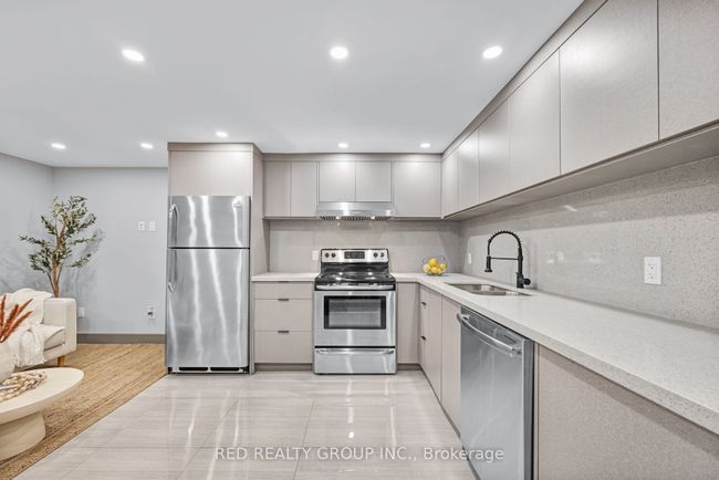 77 Millicent St, Home with 7 bedrooms, 3 bathrooms and null parking in Toronto ON | Image 25