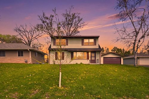 1697 Rose Pl, Roseville, MN, 55113-2813 | Card Image