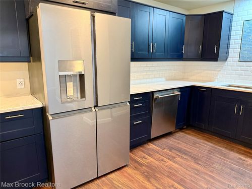 1146 S Long Lake Blvd, Lake Orion, MI, 48362-3647 | Card Image