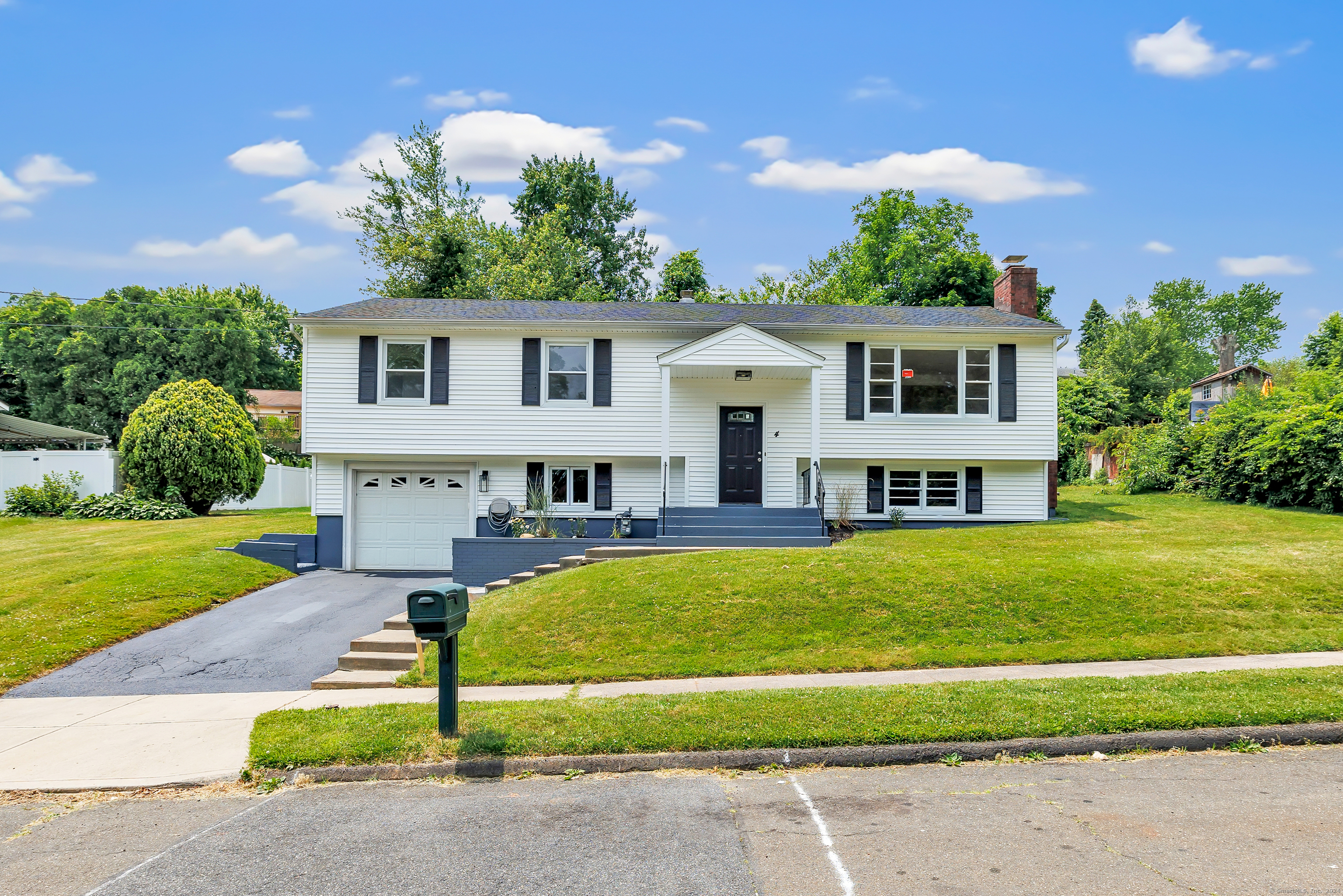 Carriage Dr, West Haven, CT 06516
