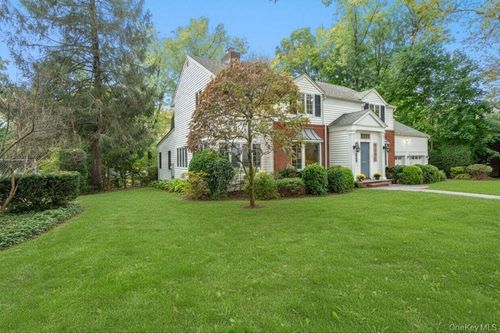 12 Chester Dr, Great Neck, NY, 11021-4905 | Card Image