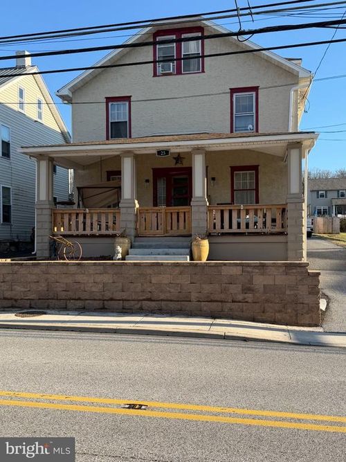 25 W Main St, ELVERSON, PA, 19520-9400 | Card Image