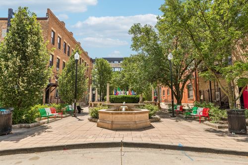 2-1320 W Grenshaw St, Chicago, IL, 60607-4805 | Card Image