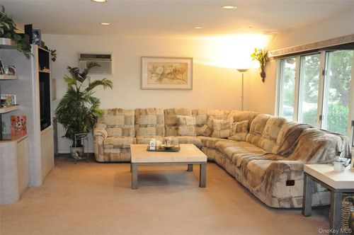 32 Kalda Ln, Plainview, NY, 11803-3818 | Card Image
