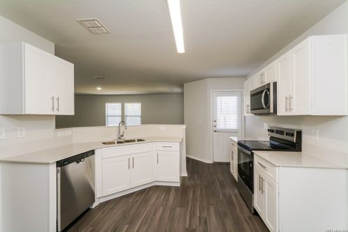 7531 Spanish Dagger, San Antonio, TX, 78218-4427 | Card Image