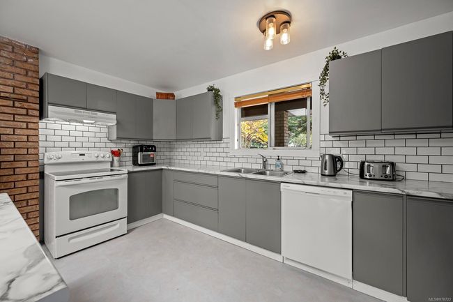 65 Islewood Dr, House other with 3 bedrooms, 2 bathrooms and 4 parking in Bowser BC | Image 7