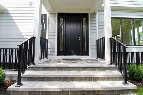 8 Sealy Dr, Lawrence, NY, 11559-2420 | Card Image