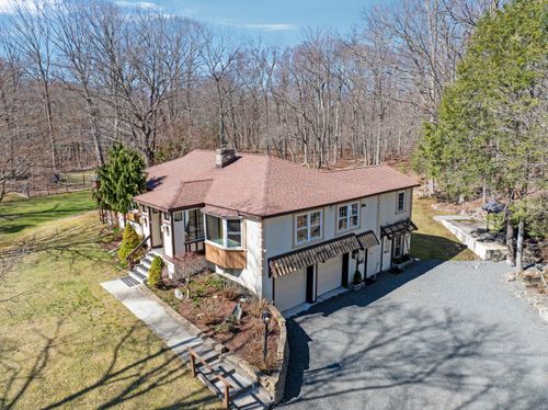 39 New Milford Rd W, Bridgewater, CT, 06752-1024 | Card Image