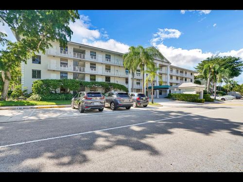 401-3636 Whitehall Drive, West Palm Beach, FL, 33401 | Card Image