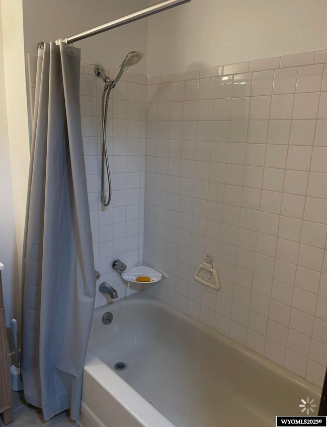1806 A Antelope St, House other with 2 bedrooms, 2 bathrooms and null parking in Kemmerer WY | Image 9
