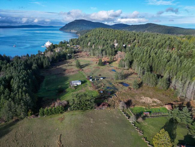 300 Wood Dale Drive, House other with 3 bedrooms, 3 bathrooms and null parking in Mayne Island BC | Image 39