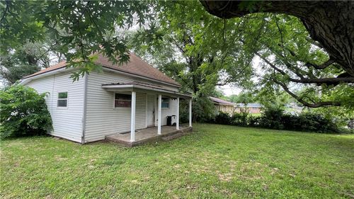 307 6th Ave Se, Gravette, AR, 72736-8715 | Card Image