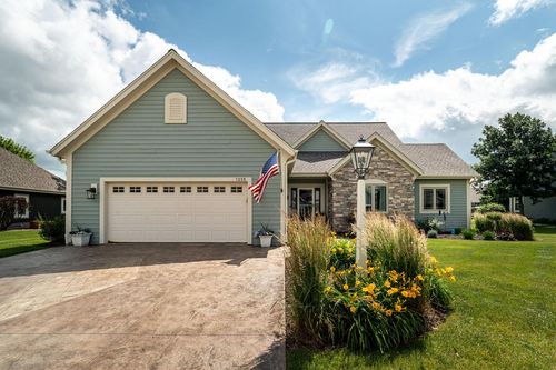1255 Winterberry Road, Oconomowoc, WI, 53066 | Card Image