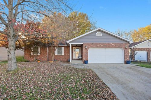 100 Sunset Drive, Highland, IL, 62249 | Card Image