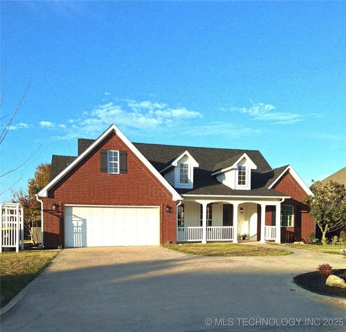 830 Magnolia Dr, Ada, OK, 74820-8902 | Card Image