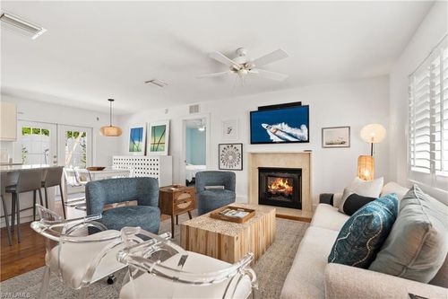 725 Central Ave, NAPLES, FL, 34102-6028 | Card Image