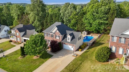 2604 Ironwood Dr, Hickory, NC, 28602-9481 | Card Image